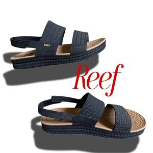 Reef Women's Dark Blue and Tan Sandals